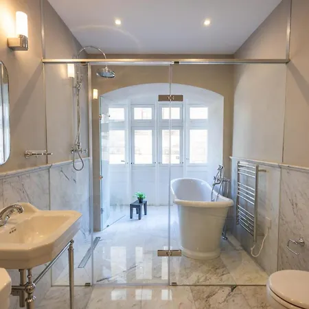 Lux Ph With Stunning Views Hot Tub