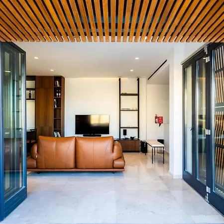 Lux Ph With Stunning Views Hot Tub